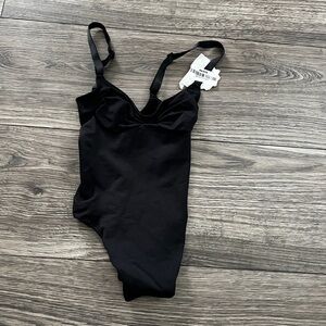 Skims bodysuit shape wear